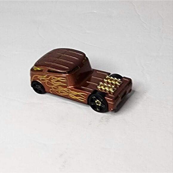 Hot Wheels Red with Gold Rims, Qombee, Made in Thailand - Picture 2 of 7